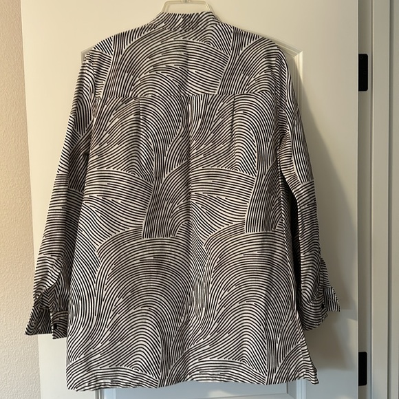 XL Zuri Shirt - Picture 3 of 3